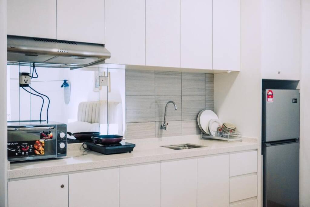 Apple Home 2 At Menara Simfoni, King Size Bed, Cheras, Nexflix, Wifi, Parking Seri Kembangan Exterior photo