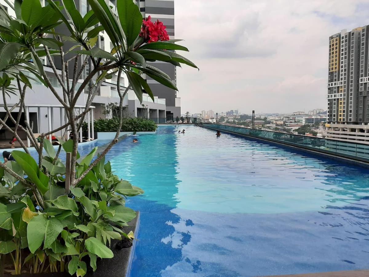 Apple Home 2 At Menara Simfoni, King Size Bed, Cheras, Nexflix, Wifi, Parking Seri Kembangan Exterior photo