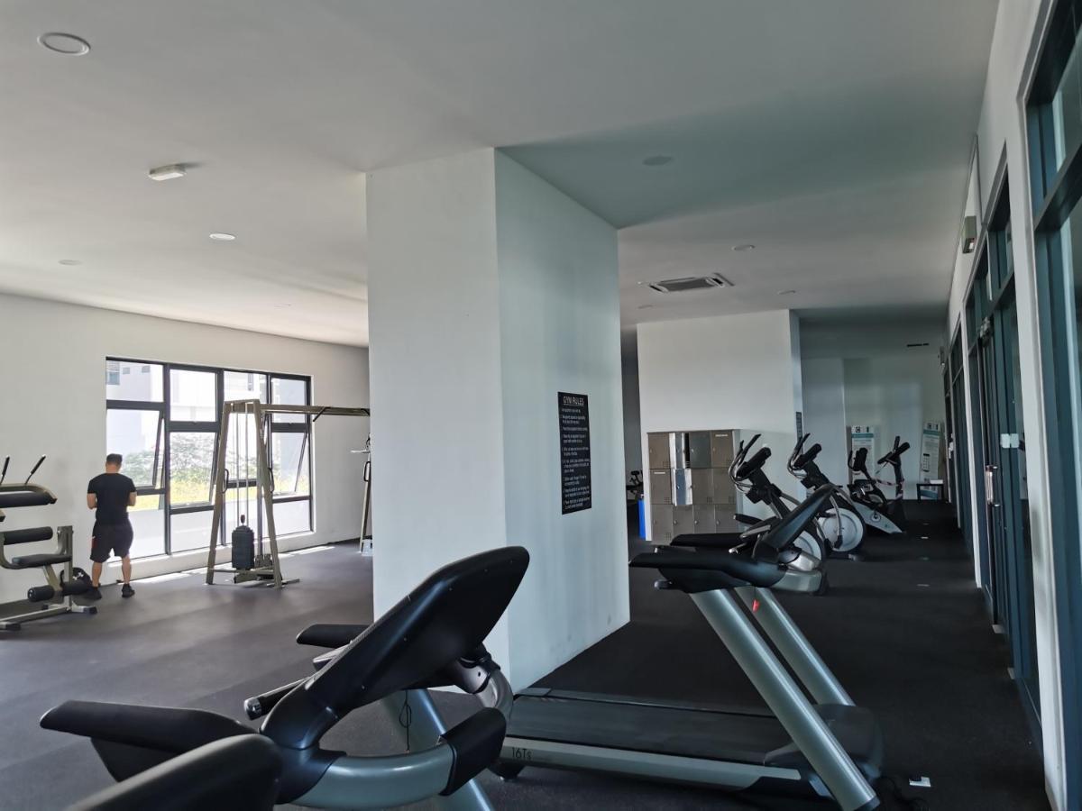 Apple Home 2 At Menara Simfoni, King Size Bed, Cheras, Nexflix, Wifi, Parking Seri Kembangan Exterior photo