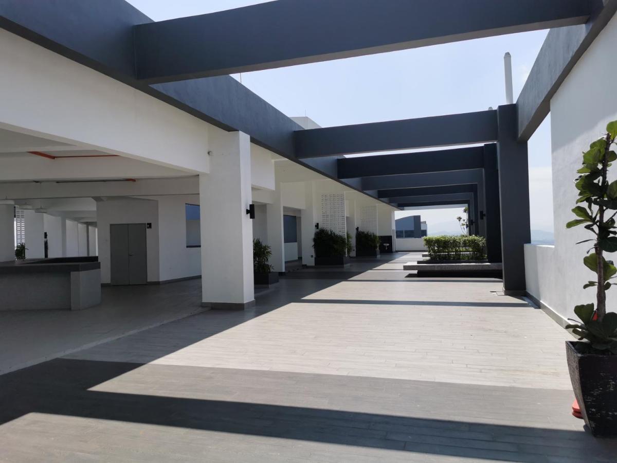 Apple Home 2 At Menara Simfoni, King Size Bed, Cheras, Nexflix, Wifi, Parking Seri Kembangan Exterior photo