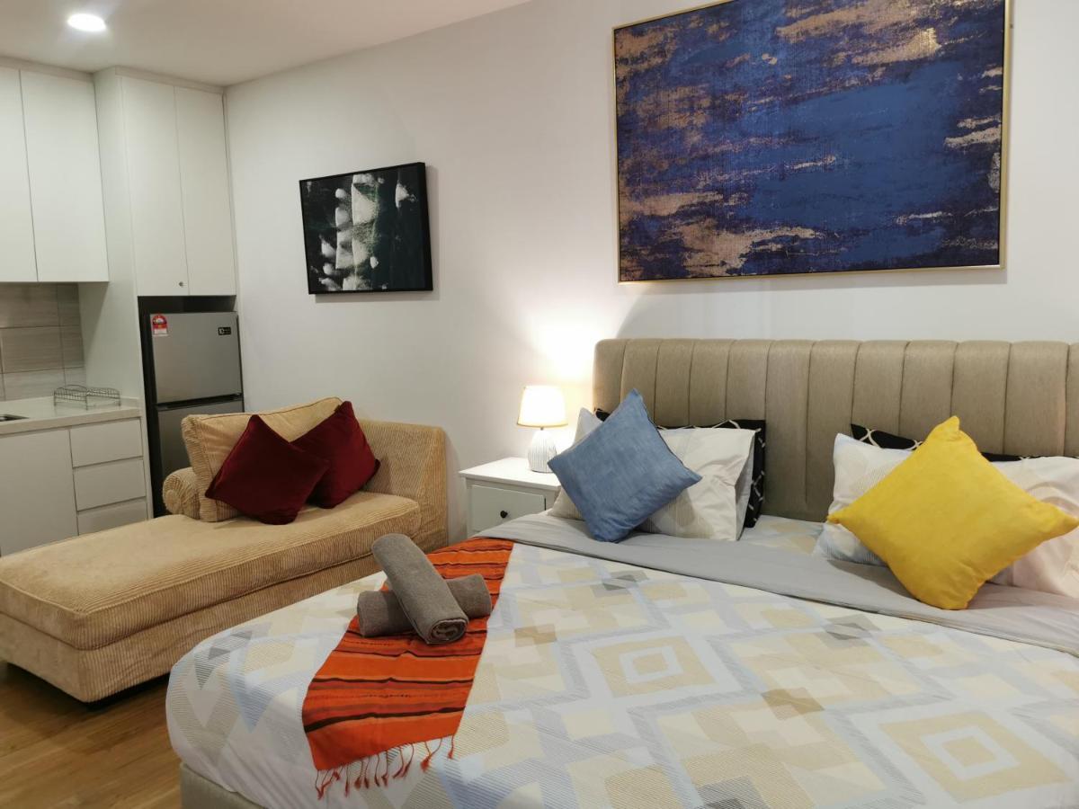 Apple Home 2 At Menara Simfoni, King Size Bed, Cheras, Nexflix, Wifi, Parking Seri Kembangan Exterior photo